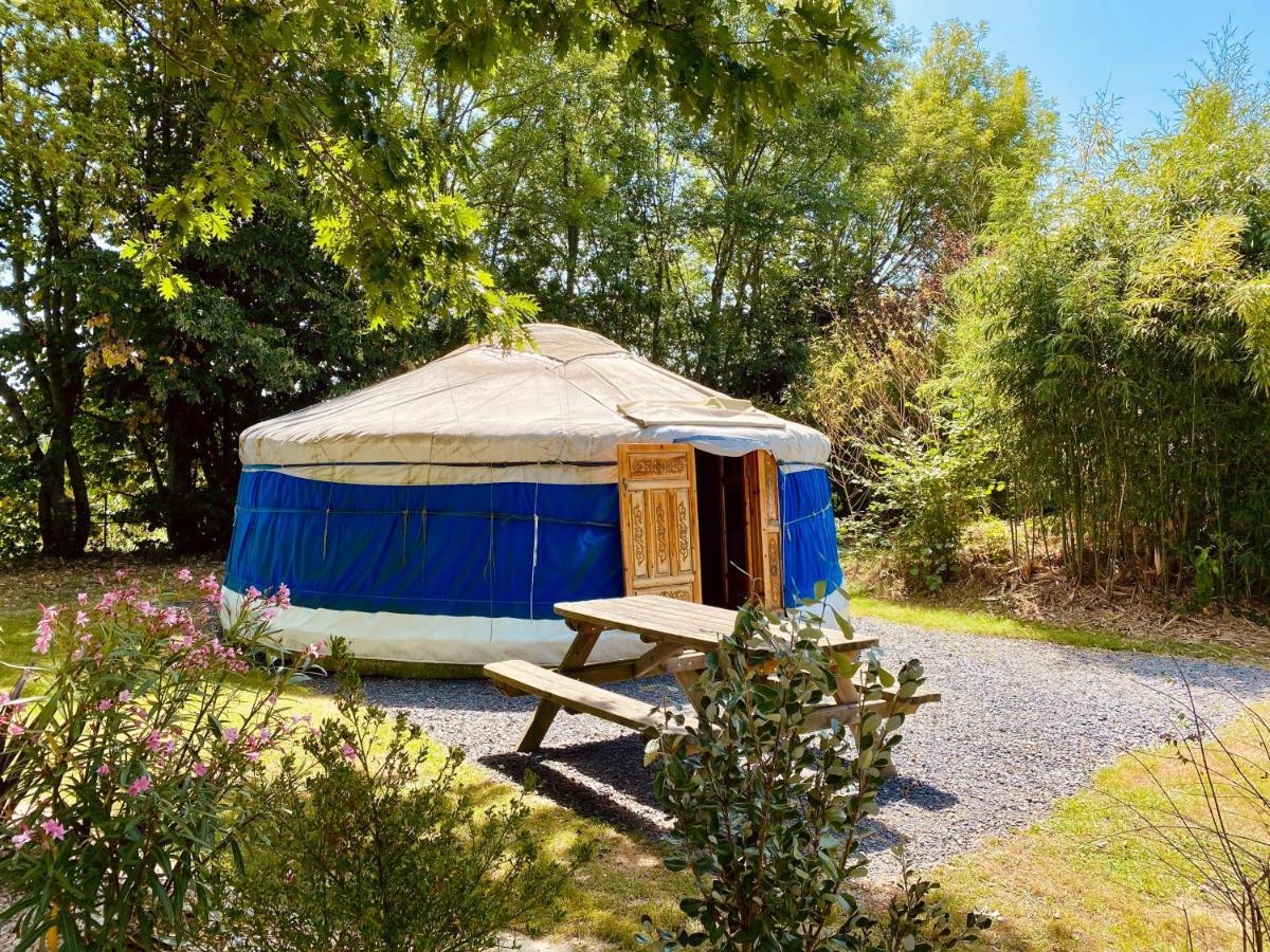 Les Yourtes Du Bearn - Domaine Des Deux Clos Bed & Breakfast Pontiacq-Viellepinte Exterior photo