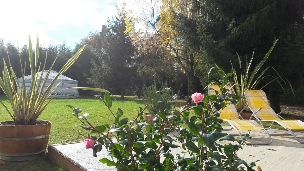 Les Yourtes Du Bearn - Domaine Des Deux Clos Bed & Breakfast Pontiacq-Viellepinte Exterior photo