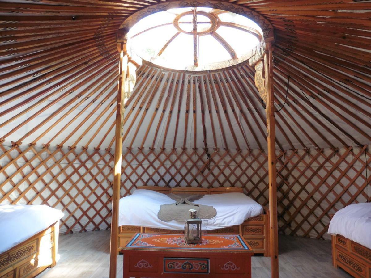 Les Yourtes Du Bearn - Domaine Des Deux Clos Bed & Breakfast Pontiacq-Viellepinte Exterior photo